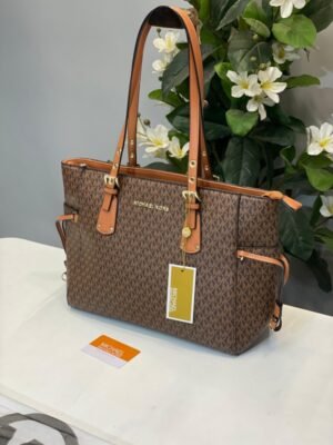 MICHAEL_KORS_MK VOYAGER TOTE BAG WITH DUST BAG